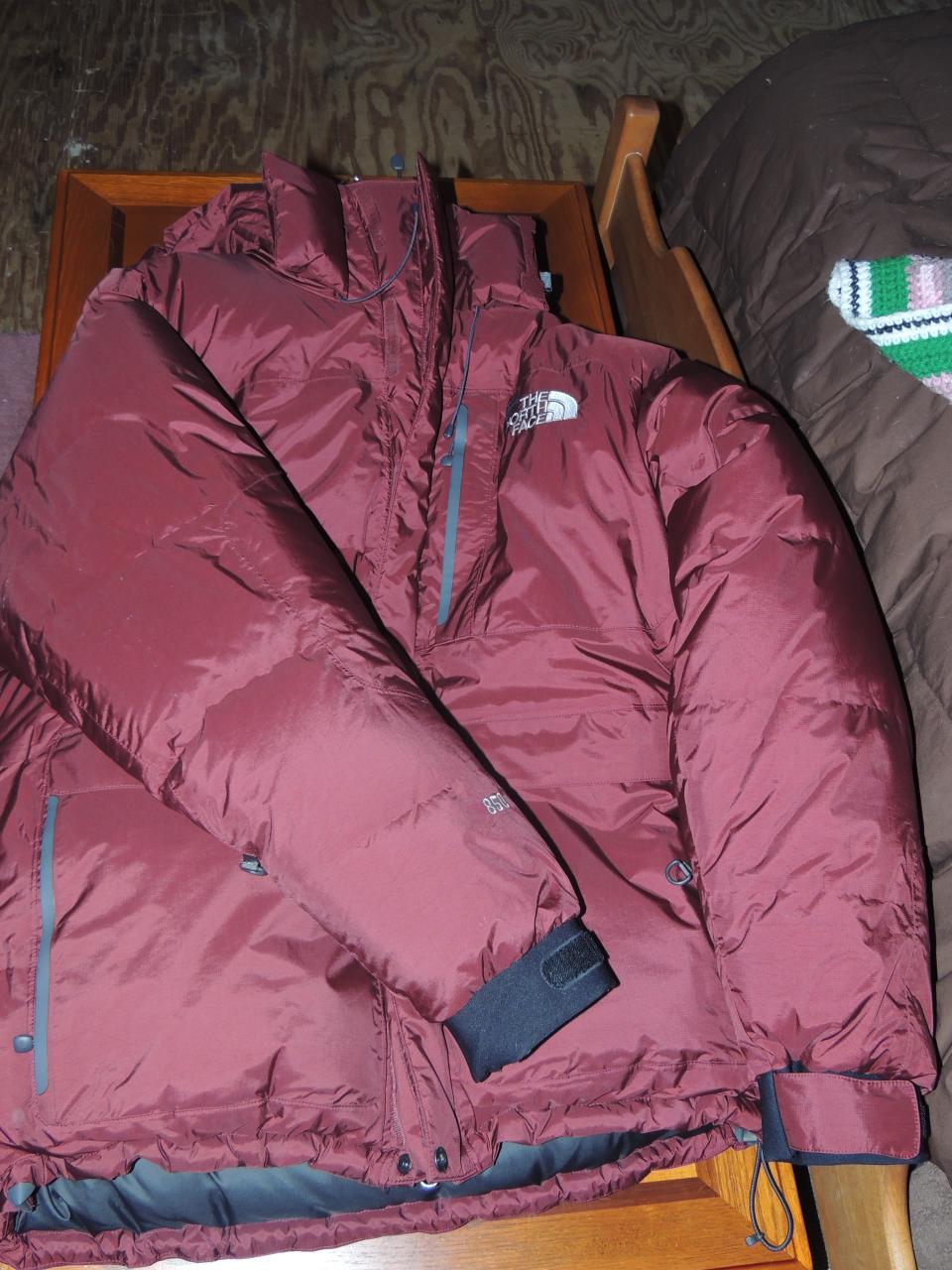 The perfect mid-layer or outer layer is lovely and lightweight, with a  wind-resistant fabric and PrimaLoft® Eco insulation
